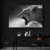 tableau lionne noir et blanc paysage 3 2 3.webp