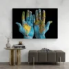 tableau main avec carte du monde paysage 3 2 3.webp